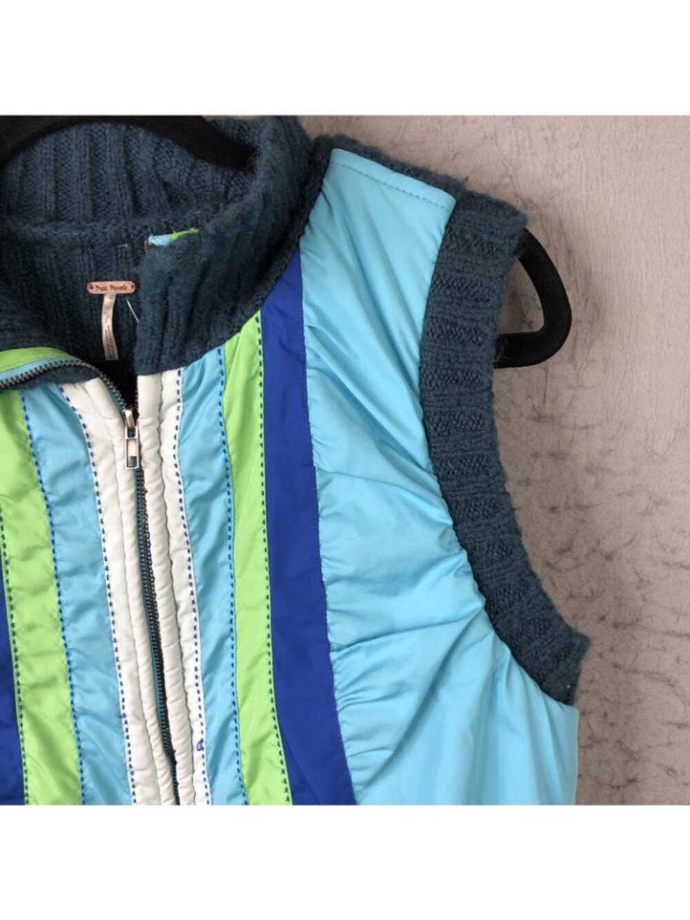 Free People Vest Womens M Blue Knit Back Puffer Stripe Colorblock Gorpcore - Picture 15 of 16